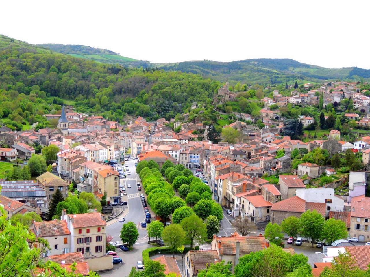 Les Insolites De Champeix Buitenkant foto